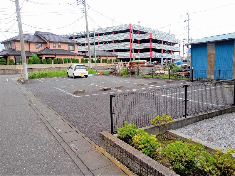 レオパレスアルシオネ 駐車場