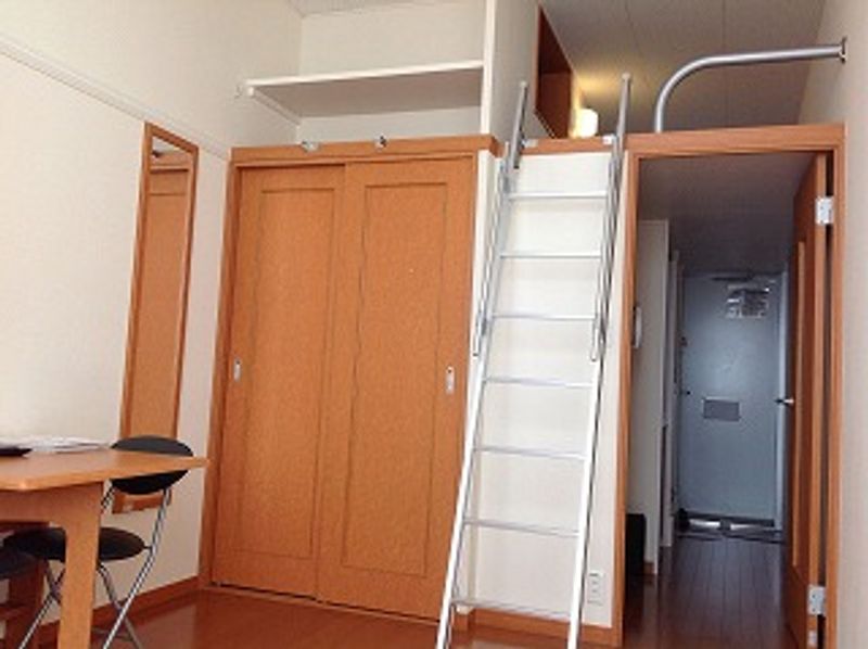 レオパレス刀根山 居間
