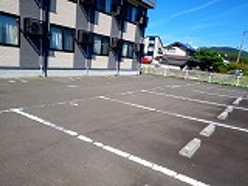 レオパレス仙北坂本 駐車場