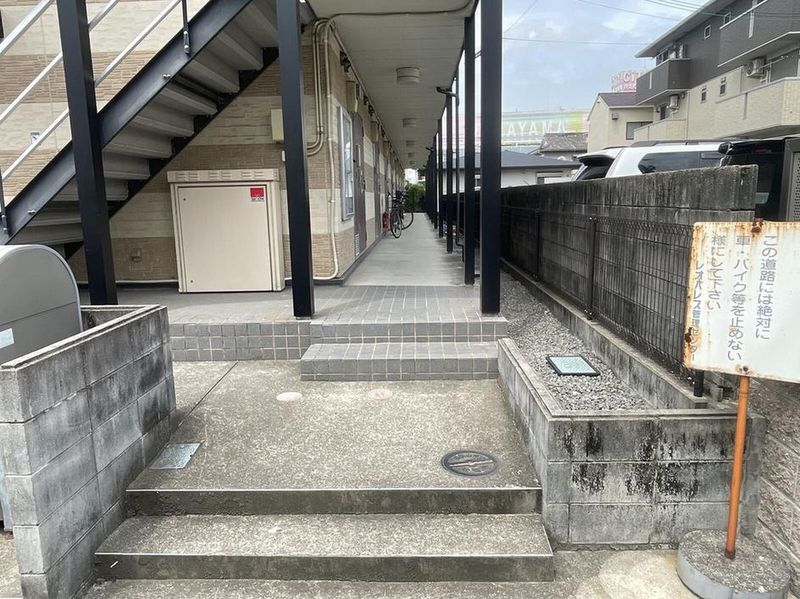 レオパレス北新博労町 エントランス