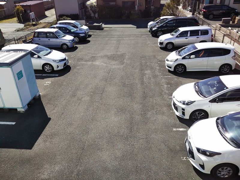 レオパレス高師 駐車場