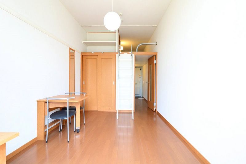 レオパレスシャンテ高宮 居間