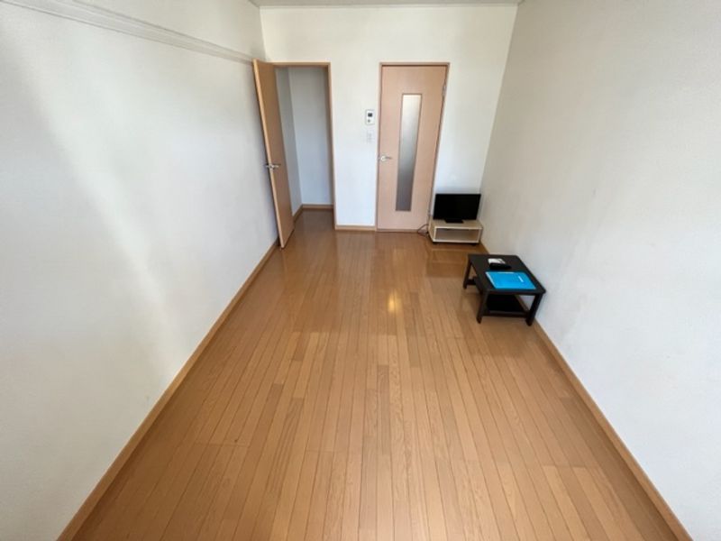 レオパレスアイリス今本町通 居間