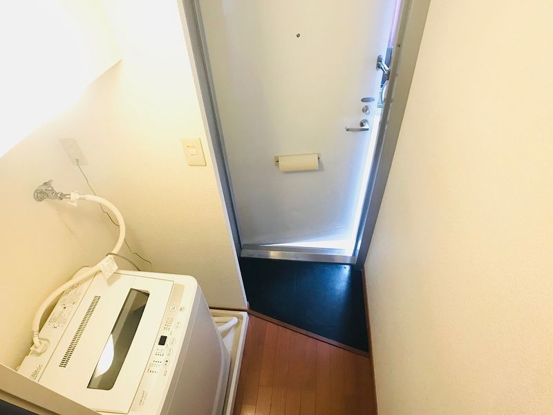 レオパレスホワイトプラム 玄関