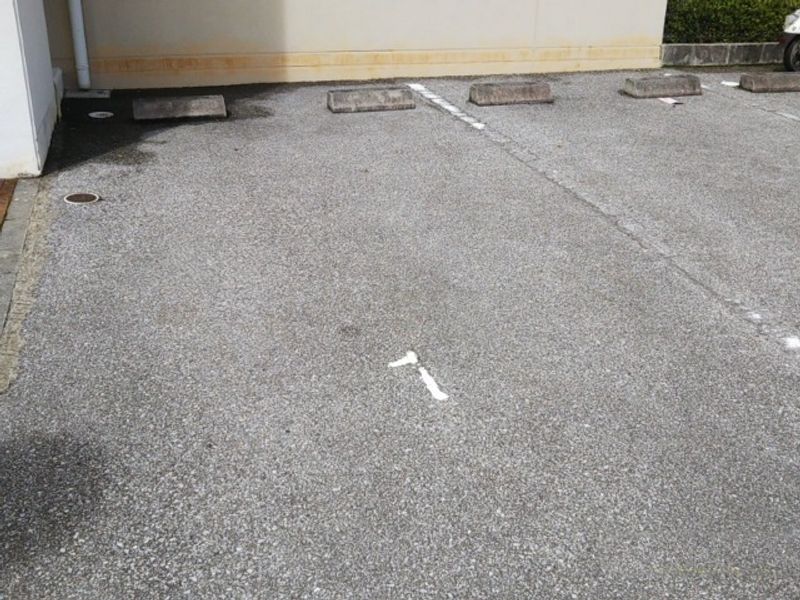 レオパレス銘苅 駐車場