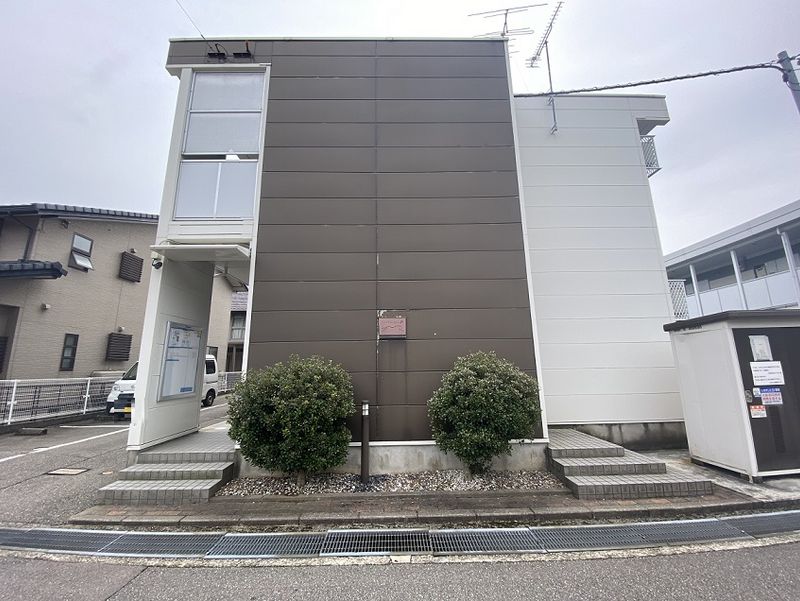 レオパレスボエジャーエステート 外観
