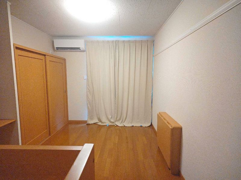 レオパレス与奈泉 居間