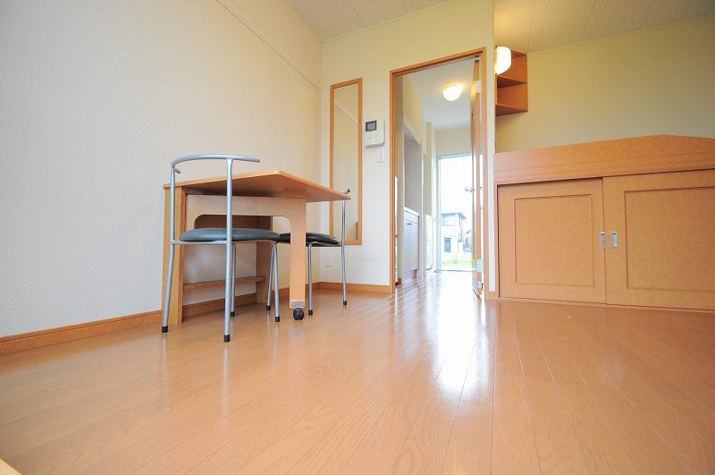 レオパレス三田ウチダ６号館 玄関