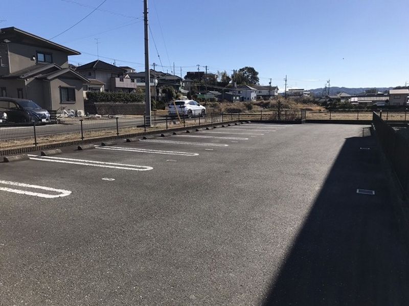 レオパレスレウニール 駐車場