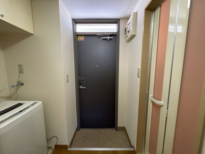 レオパレスバロン 玄関