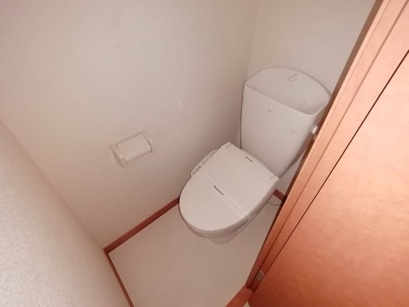 レオパレスメルベーユ竹ノ内 トイレ