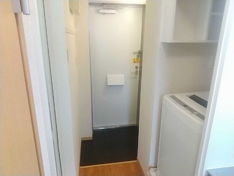 レオパレスパレス中田 玄関