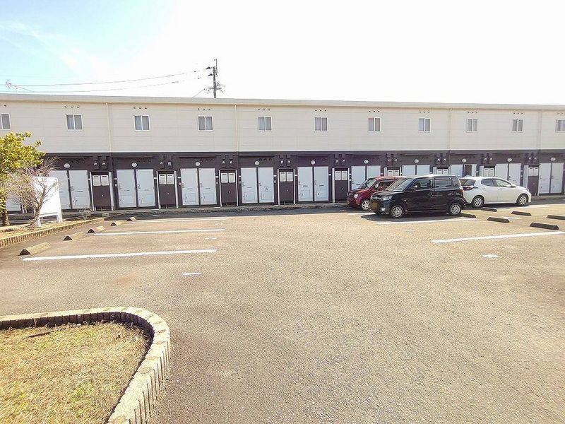 レオパレスプリマヴェーラ 駐車場