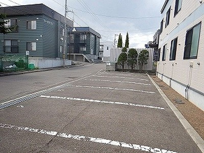 レオパレスＫＹＯＥＩ 駐車場