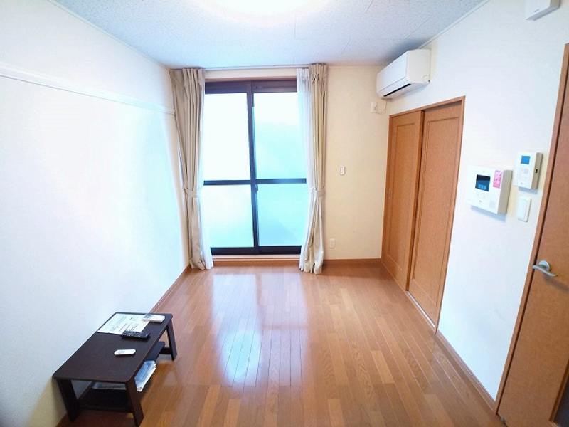 レオパレス蛍茶屋 居間