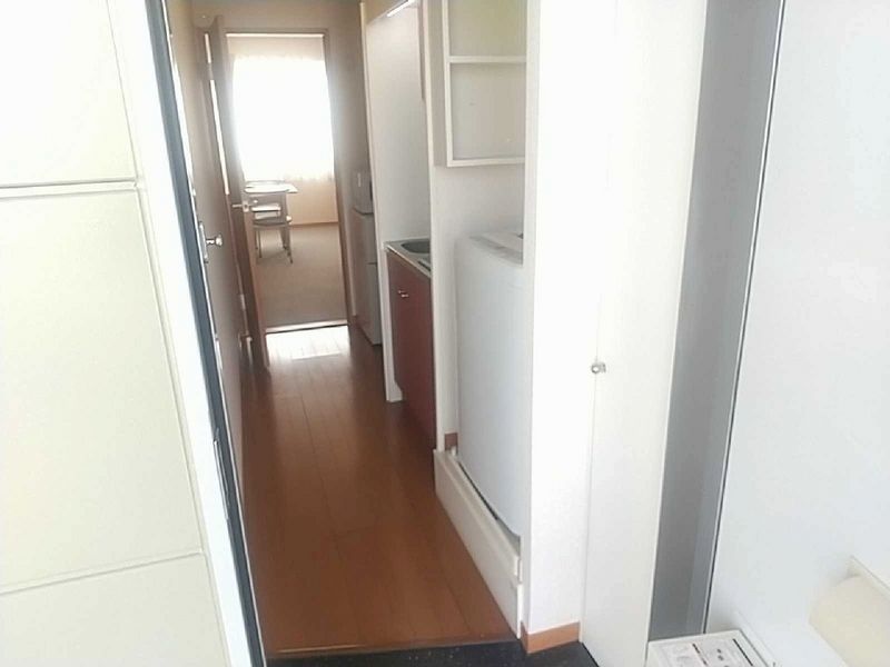 レオパレス慶弐番館 玄関