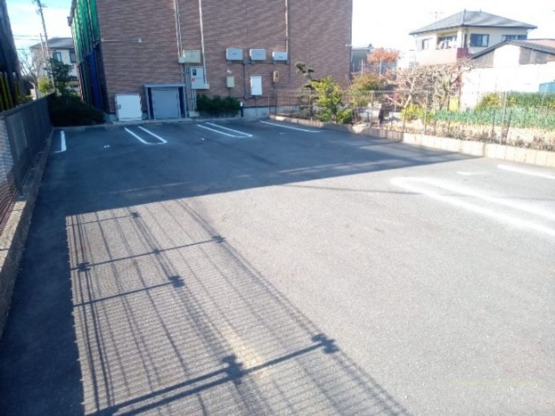 レオネクスト吉良吉田 駐車場
