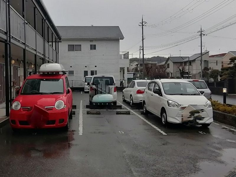 レオパレスコスモス 駐車場