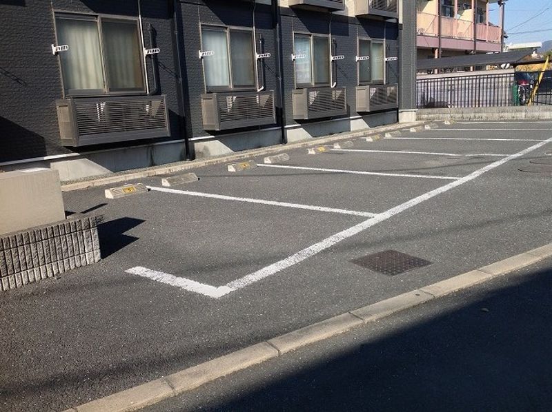 レオネクストサミット７ 駐車場