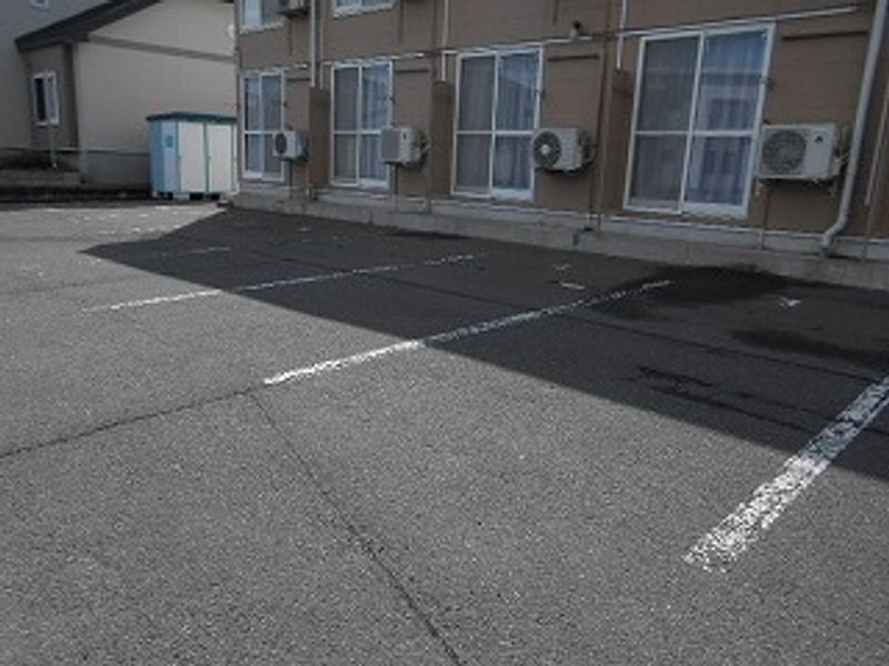 レオパレス虹ヶ丘 駐車場