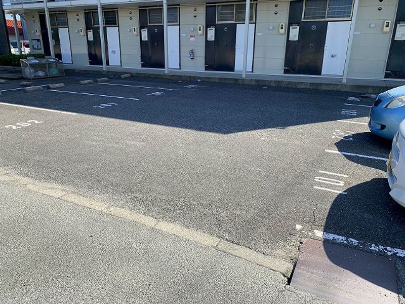 レオパレス美里 駐車場
