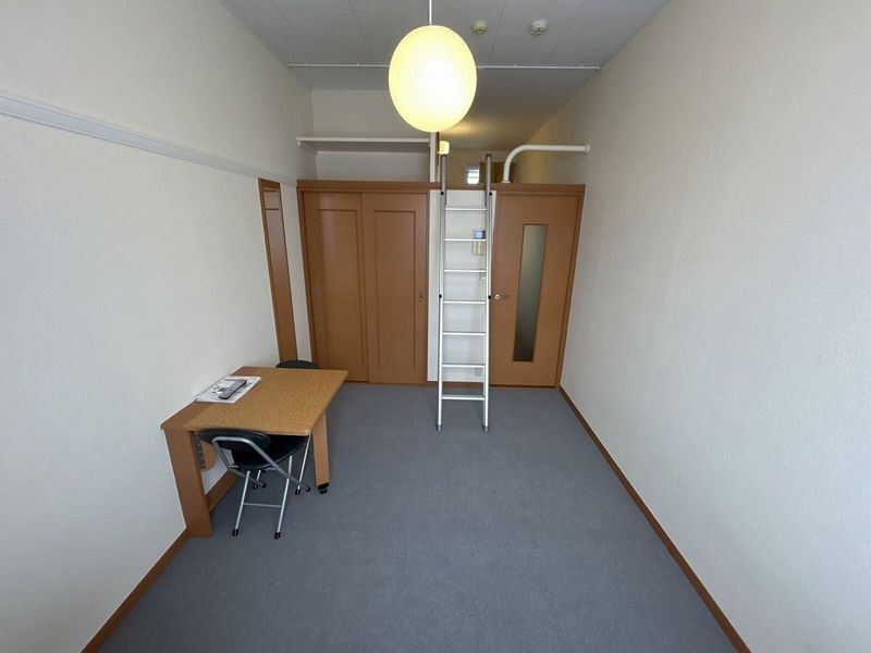 レオパレスジュネス神田 寝室