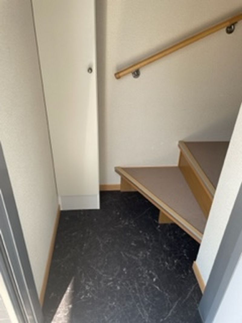 レオネクストサマア 玄関