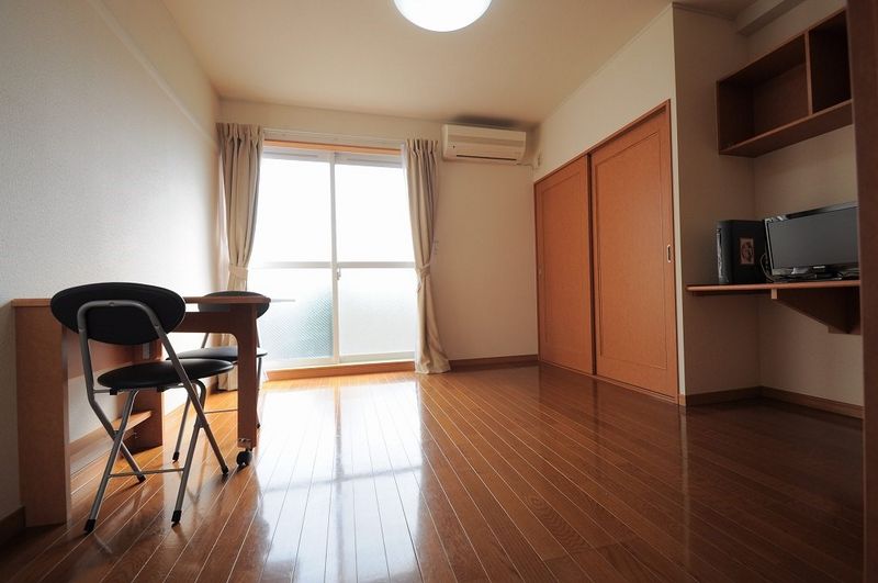 レオパレスプランドール 居間