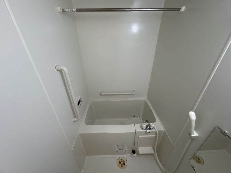 LEONEXT Road Sky Bathroom