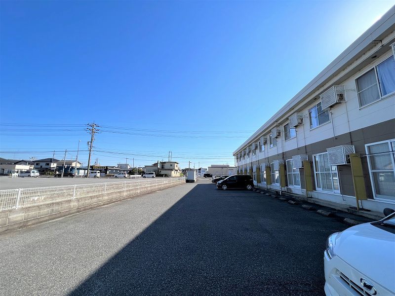 レオパレスメルベーユ 駐車場