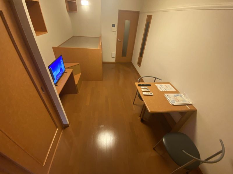 レオパレス鴻の巣 居間