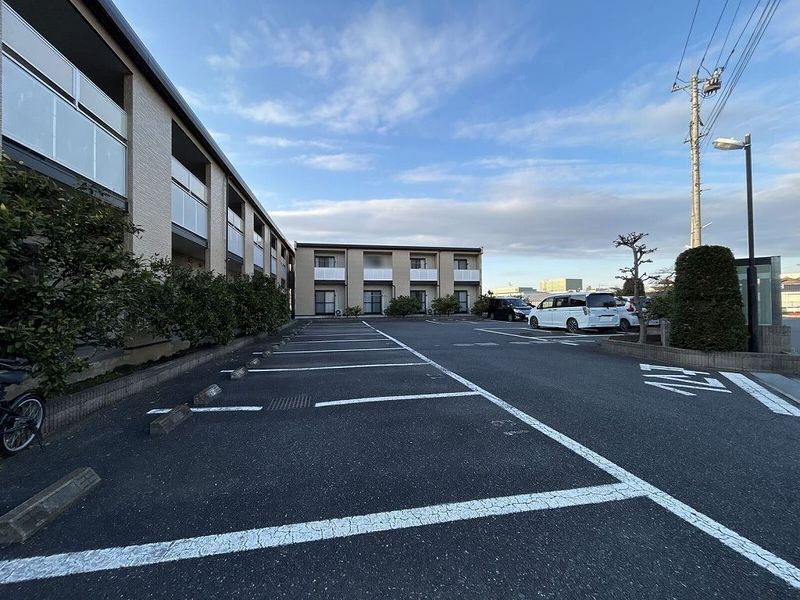 レオパレスマンダリーヌ 駐車場