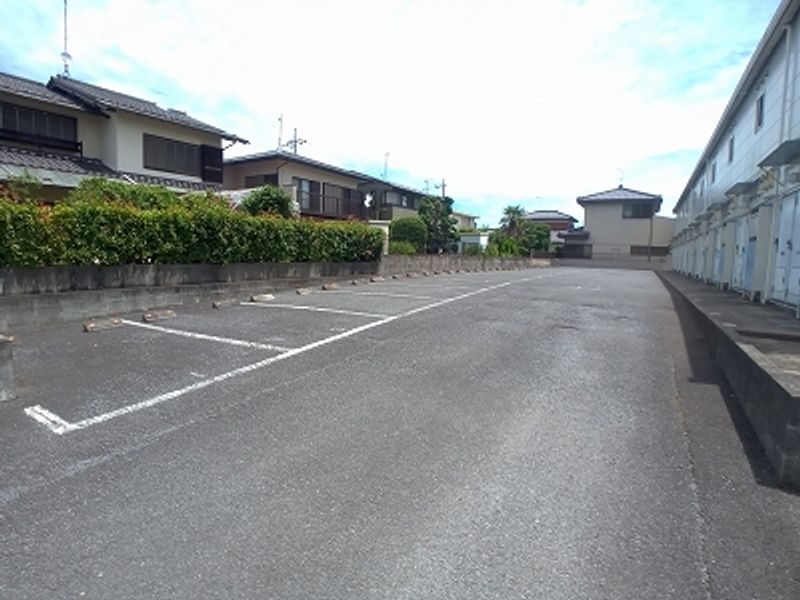 レオパレスメルベーユ 駐車場