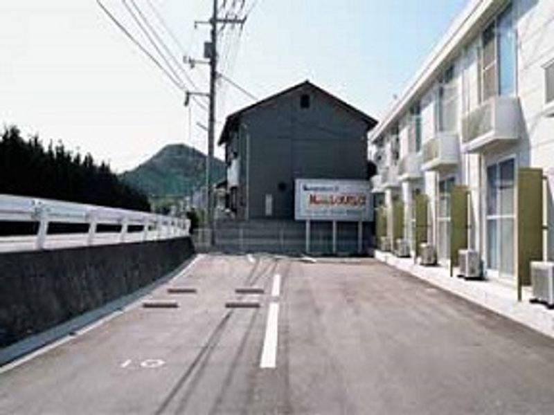 レオパレス南古都 駐車場