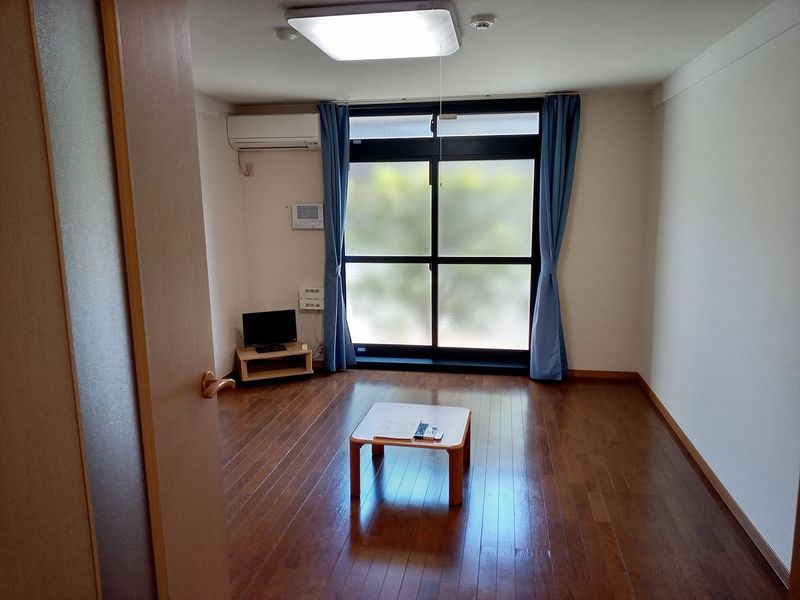 レオパレス建山弐番館 居間