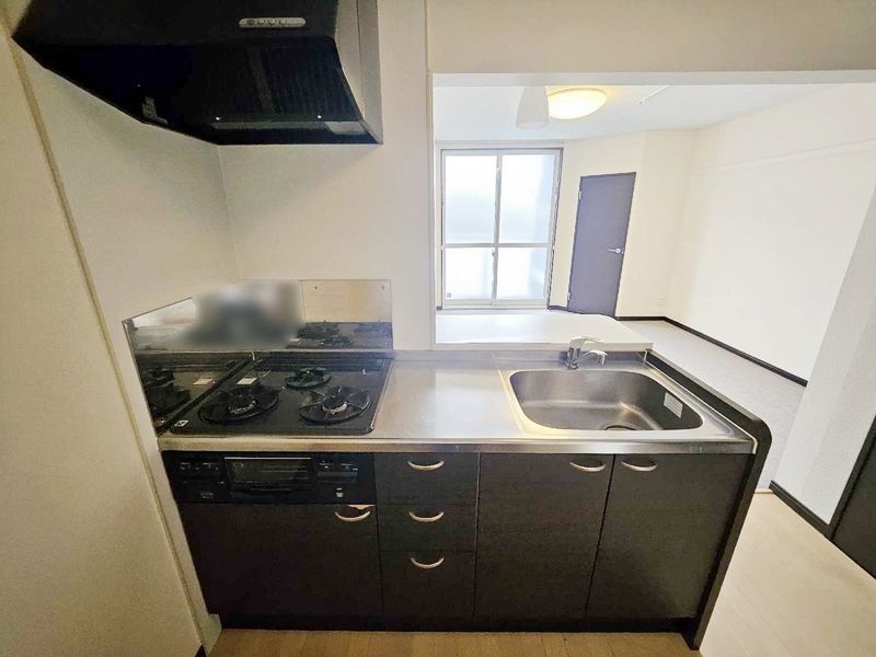 LEONEXT Eclair Kita Imaichi Kitchen