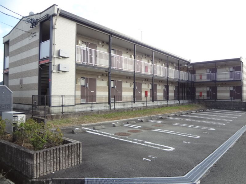 レオパレスピュアフル 駐車場