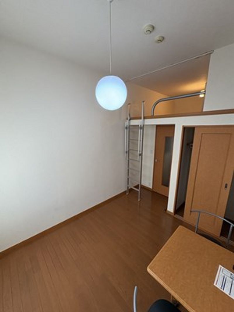 レオパレスアルテミス 居間
