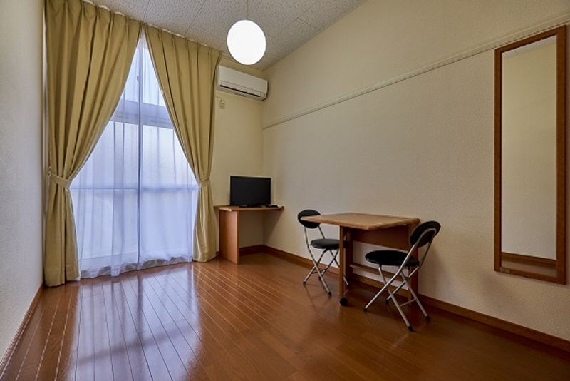 レオパレス田上 居間