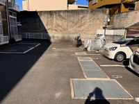 レオパレストミー 駐車場