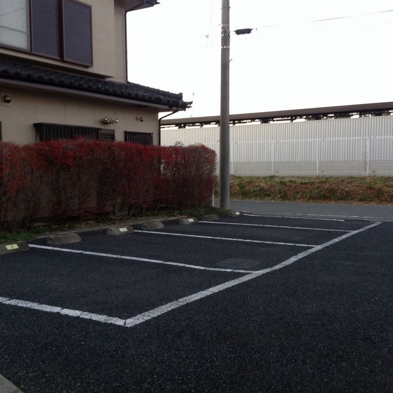 レオパレスキャンサーⅡ 駐車場