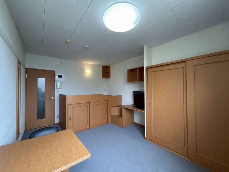 レオパレスハウゼブリューヘン 居間
