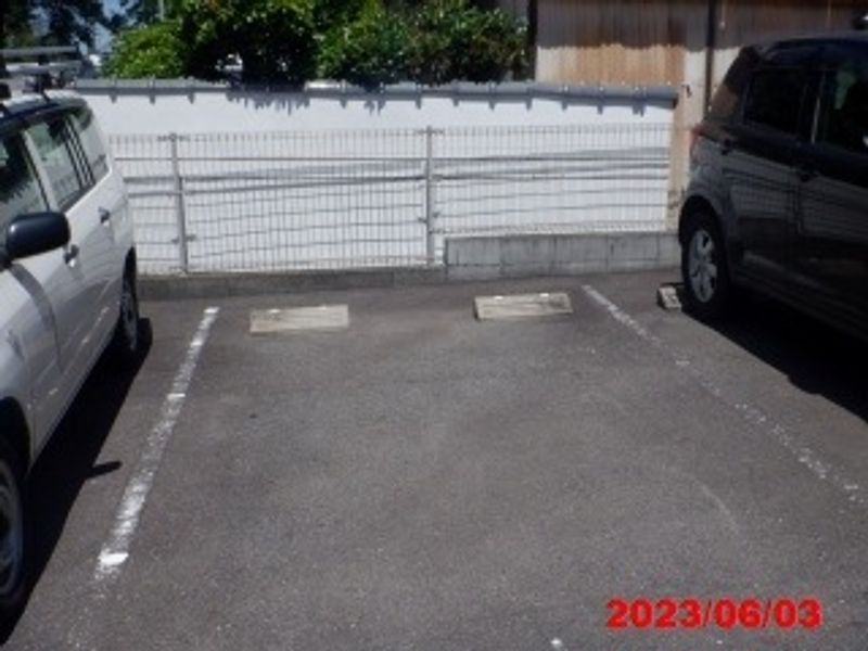 レオパレスコンフォート上社 駐車場