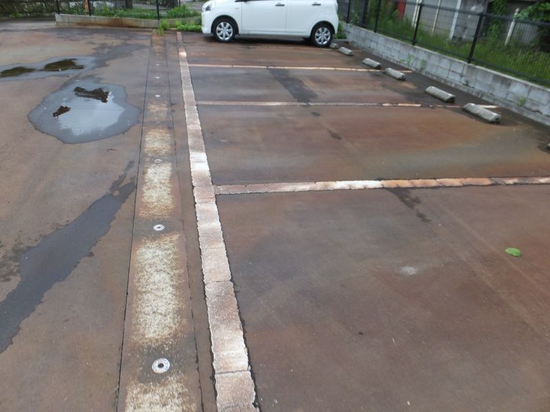 レオパレス学校町 駐車場