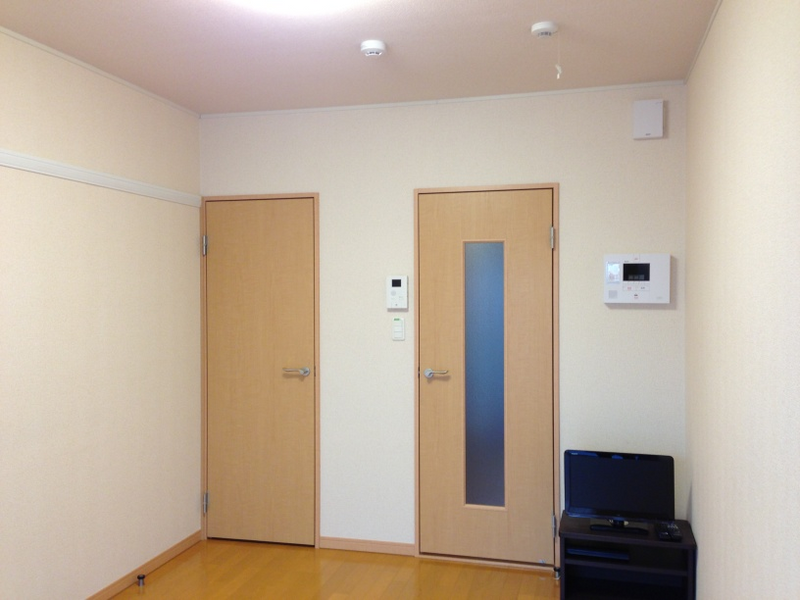 レオパレスアズール新都心 居間