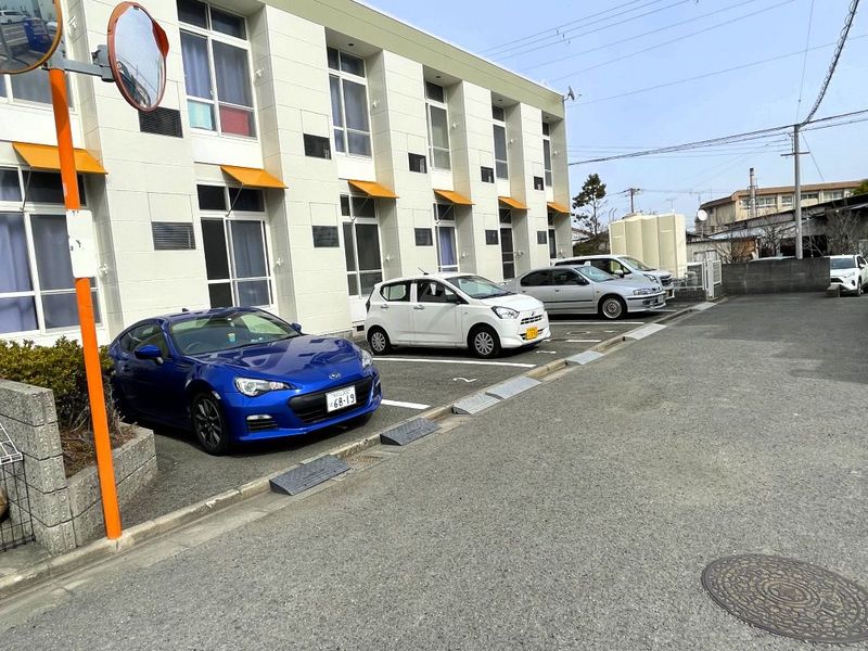 レオパレスアリス 駐車場