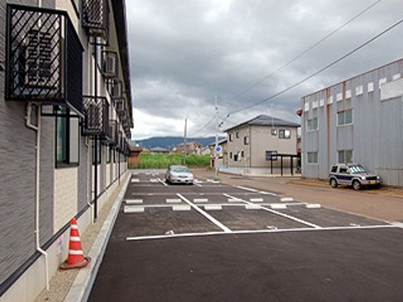 レオパレスＫｉｓａｋｕ 駐車場