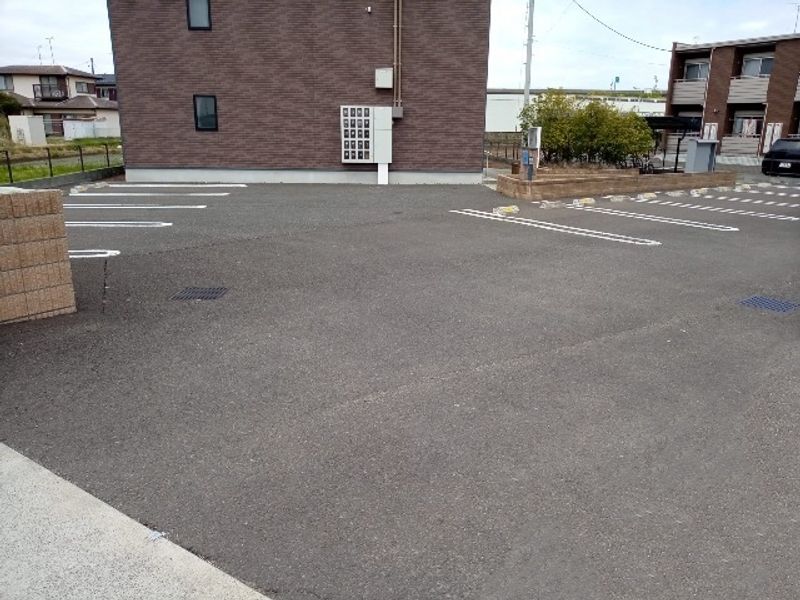 レオネクスト福室南 駐車場