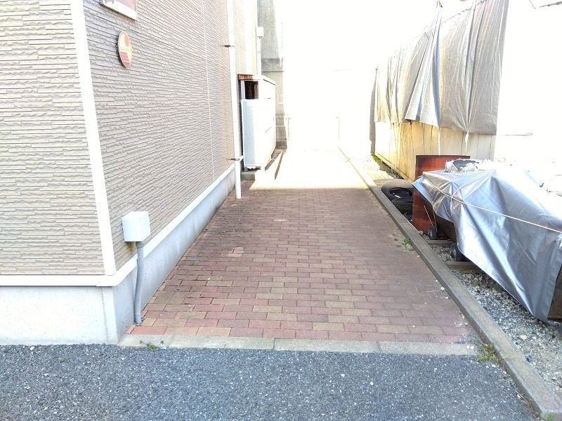 レオパレスナナ エントランス