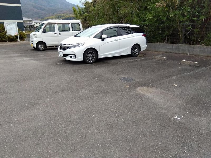 レオネクストソファレ　Ｆ 駐車場